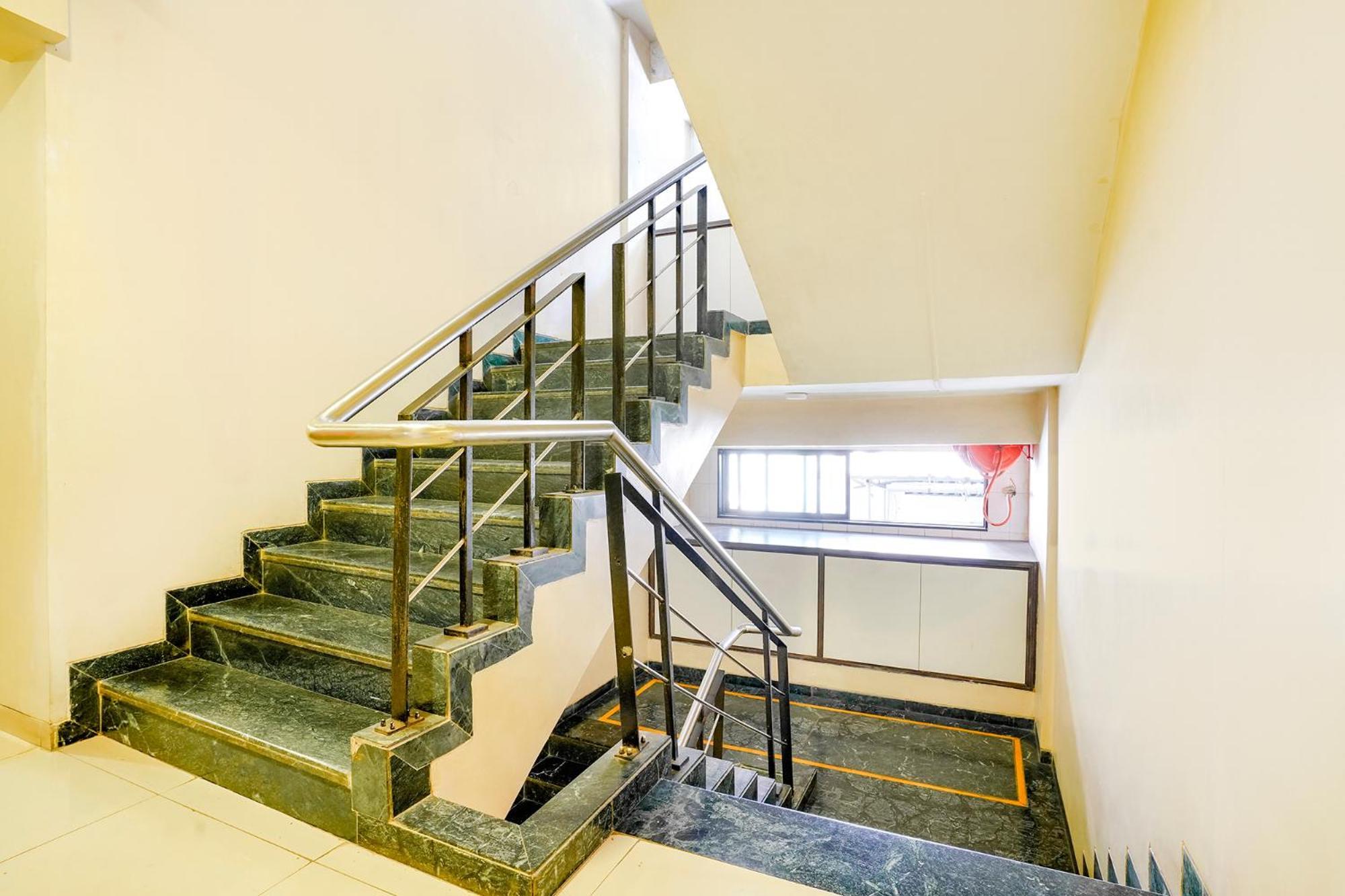 Fabexpress Kuber - Nr Apmc Vashi, Navi Mumbai Otel Dış mekan fotoğraf